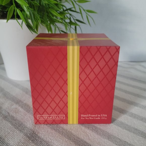 Flora & Fauna Holiday Candle NIB - Picture 1 of 6
